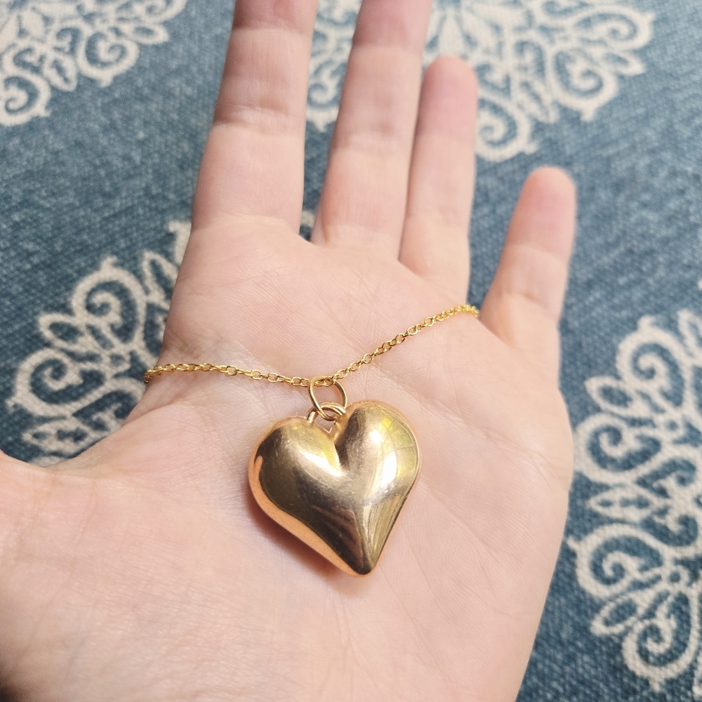Vintage Gold Heart Necklace - Picture 4 of 8